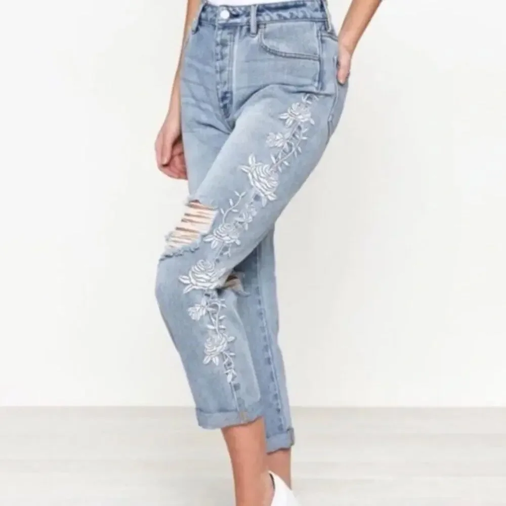 PacSun Distressed Embroidered High Rise Mom Jeans - Picture 1 of 9
